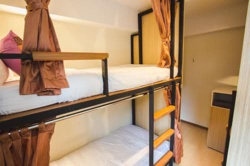 Family Room (8 Adults) with Shared Bathroom
