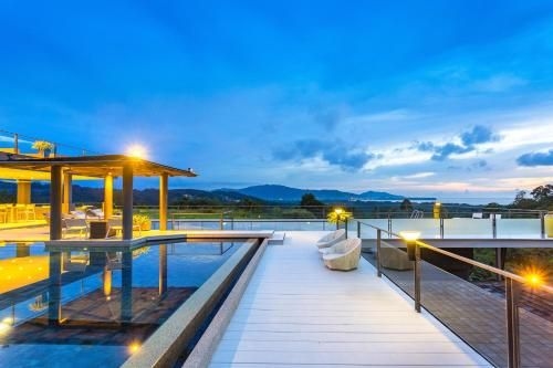 Villa Suriyan 8 Bedroom Layan Seaview Villa. (Butler Service, Beach Shulttle and Breakfast)0