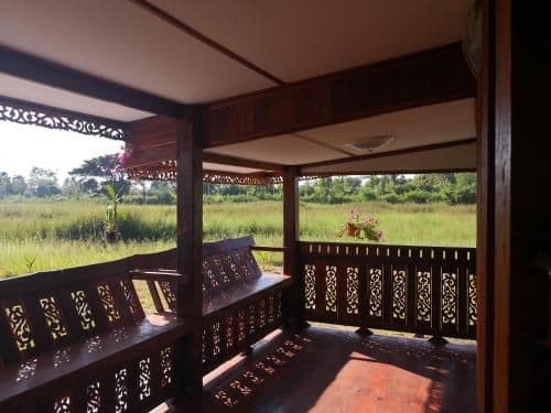 Bungalow with Garden View