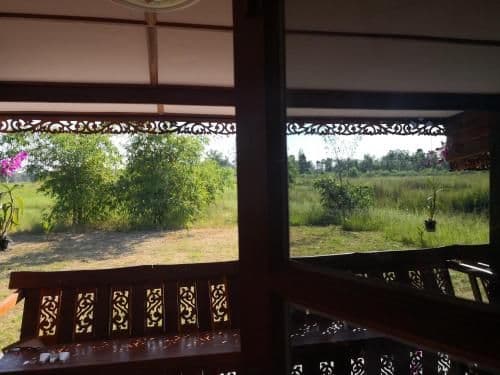 Bungalow with Garden View