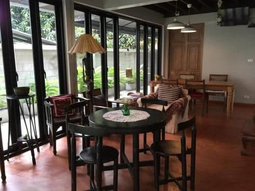 บ้านองครักษ์ เบดแอนด์เบรคฟาสต์ บ้านองครักษ์ เบดแอนด์เบรคฟาสต์