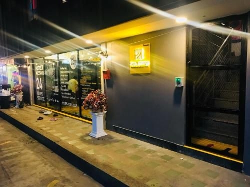 248 Street Hostel (Rooftop Bar and Pool)4