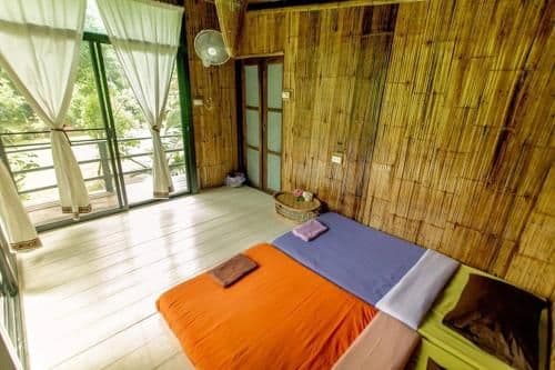 Standard Twin Room with Mountain View