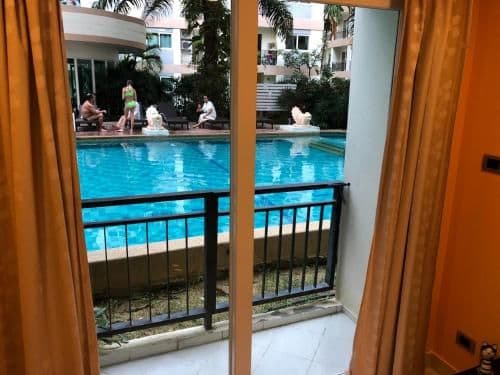 Apartment with Pool View