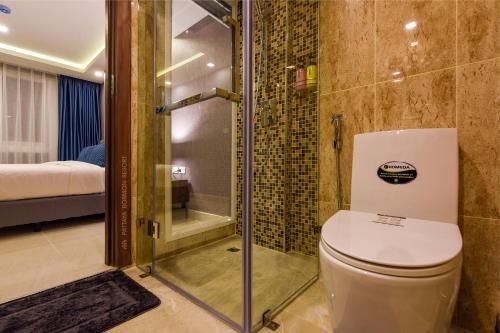 Grand Avenue Condo by Bormon3