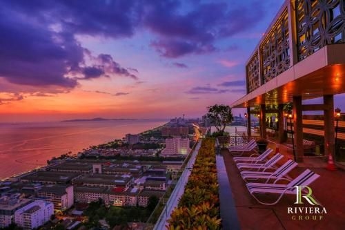Locals Pattaya The Riviera Jomtien0