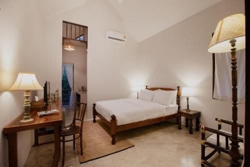 Deluxe Queen Room