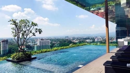 The Astra Luxury Condo0