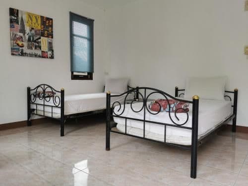 Twin Room with Shared Bathroom