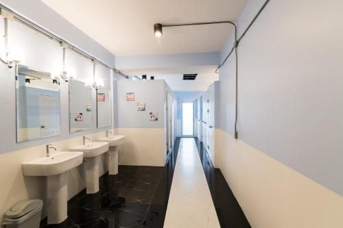 Sclass the poshtel4