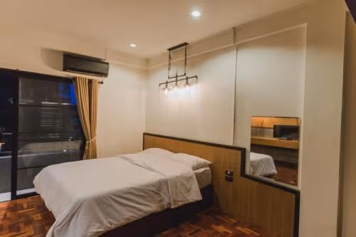 Standard Queen Room