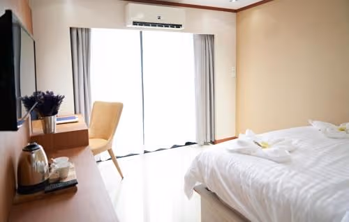 Deluxe Corner Room