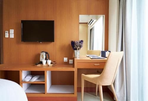 Deluxe Corner Room