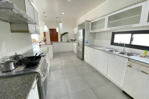 Charming 4 Bed/4 Bath Modern Villa0