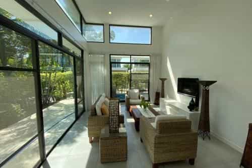 Charming 4 Bed/4 Bath Modern Villa Charming 4 Bed/4 Bath Modern Villa