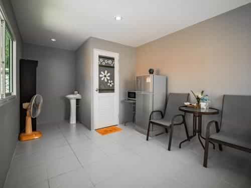 Budget Room with Air-Con&Shared Pool in Bungalow Budget Room with Air-Con&Shared Pool in Bungalow