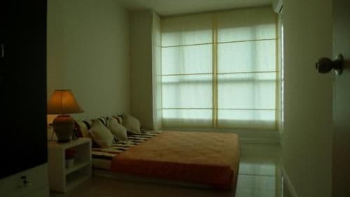 One-Bedroom Apartment with Sea View