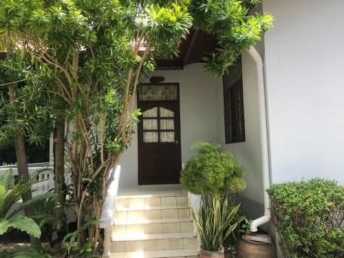 Bungalow with Garden View