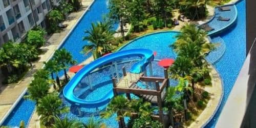 Apartment with Pool View