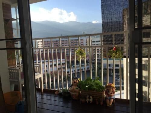 Apartment with Mountain View