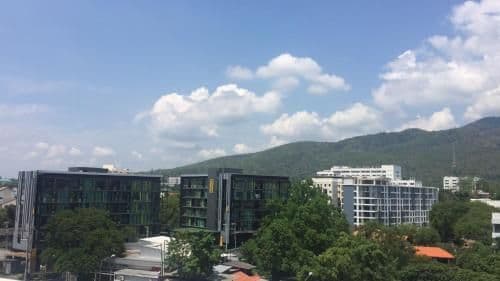 Apartment with Mountain View