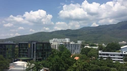 Apartment with Mountain View