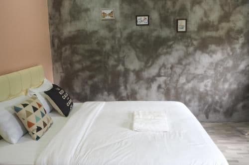 Standard Queen Room