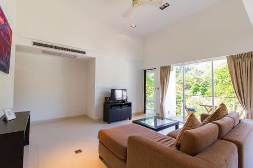 Apartment with Mountain View