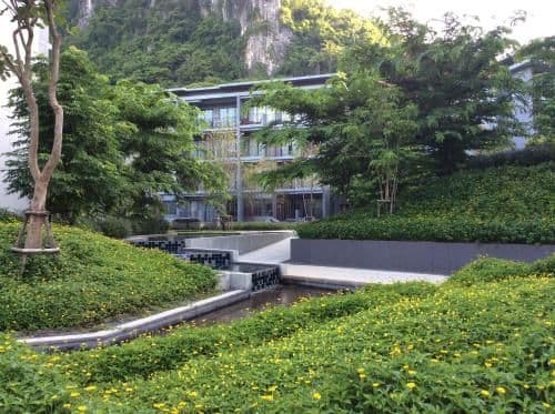 Apartment with Mountain View