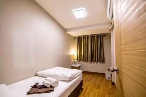Single Room with Shared Bathroom