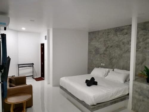 Deluxe King Suite