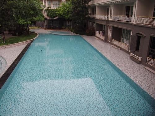 Apartment with Pool View