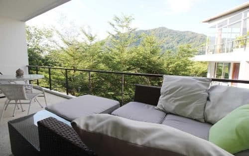 Apartment with Mountain View