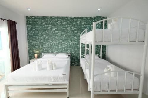 Quadruple Room with Private Bathroom