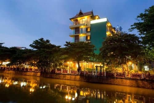 โรงแรมบ้านต้นลำพู เฮ้าส์ บูติค โรงแรมบ้านต้นลำพู เฮ้าส์ บูติค