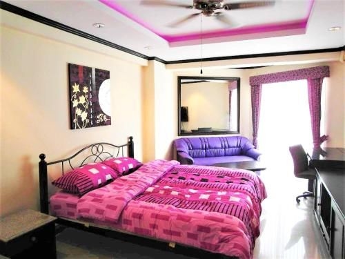 Beach condo Jomtien Pattaya great location0