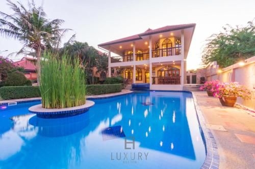 4 Bedroom Pool Villa In Great Location CV40