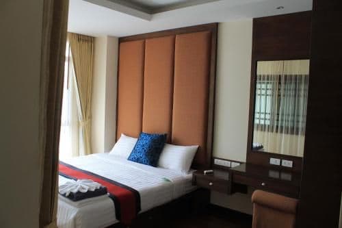 One-Bedroom Deluxe Apartment