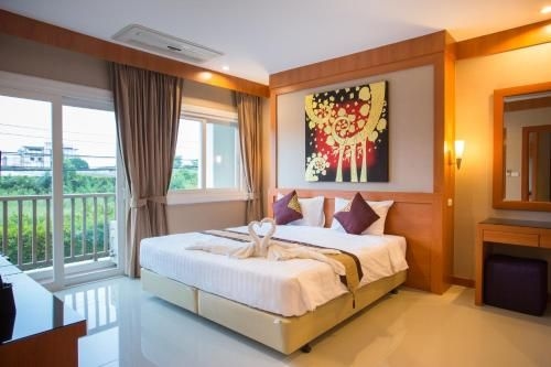 โรงเเรมโรเเมนติก ขอนเเก่น (Romantic Khon Kaen Hotel)0