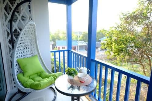 Apartment with Mountain View