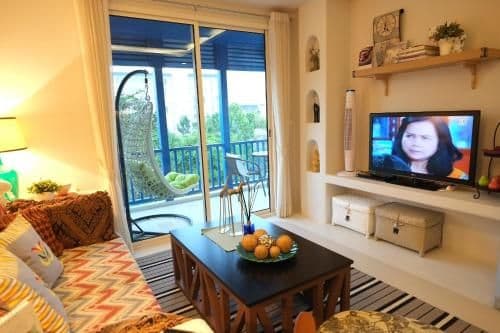 Apartment with Mountain View