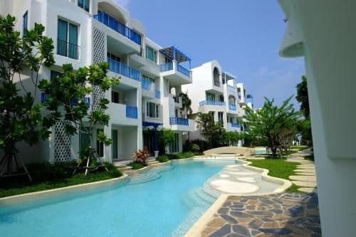 Apartment with Mountain View