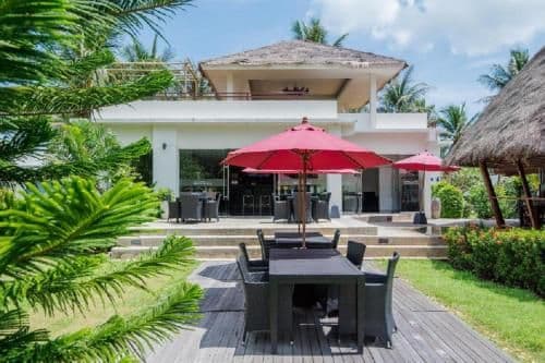 Apartment with Pool View