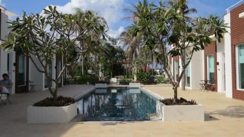 Apartment with Pool View
