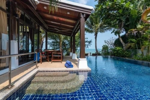 Luxury BeachFront Villa Emerald1