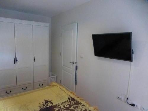 1 Double bedroom Apartment with Swimming pool security and high speed WiF3