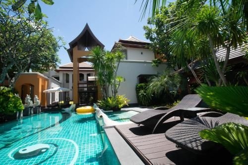 Pattaya 1700sqm Thai-style Collection Garden Pool Villa with Private Babysitter and Breakfast0