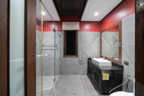 Pattaya 1700sqm Thai-style Collection Garden Pool Villa with Private Babysitter and Breakfast3