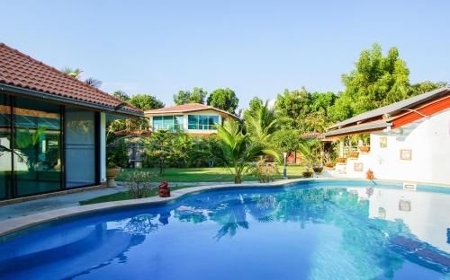 Tina's Living Paradise (Tinas Living Paradise)0