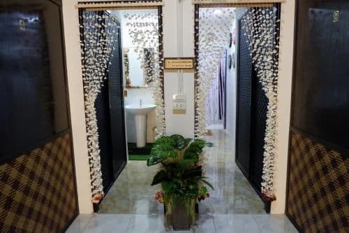 Standard Queen Room with Shared Bathroom - No Window